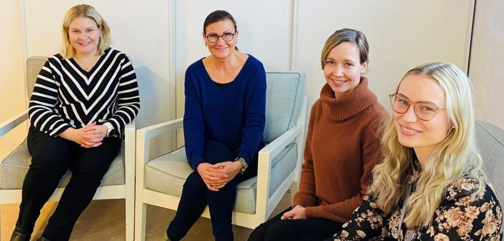 Kuvassa vasemmalta TampereMission henkilöstöjohtaja Merja Lahtinen, toimitusjohtaja Tarja Eho, Finlan työterveyslääkäri Elina Sivu ja työterveyshoitaja Anniina Tuurna.